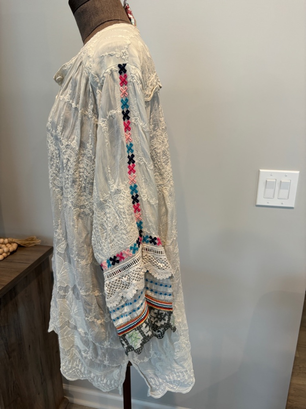 White Embroidered Lace Women's Button-Front Top XXL - Picture 6 of 10